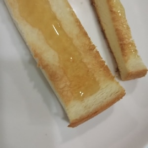 パンの耳で蜂蜜フレンチトースト